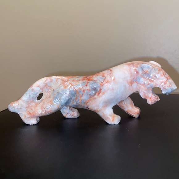 Weighted marble stone lion - Picture 1 of 3